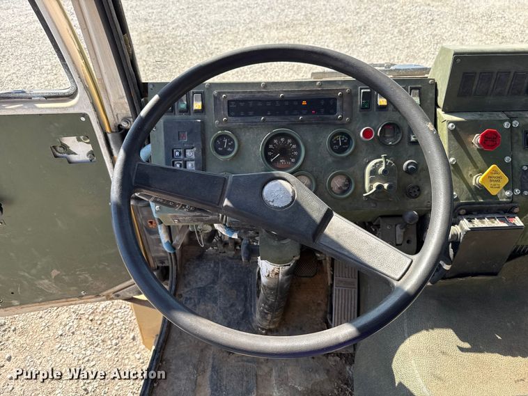 image for item EH7511 2001 Stewart Stevenson M1088A1 flatbed truck