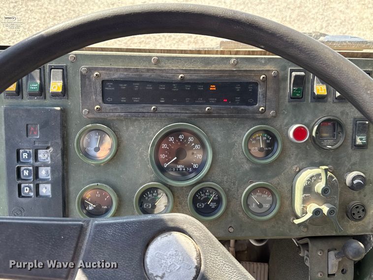 image for item EH7511 2001 Stewart Stevenson M1088A1 flatbed truck