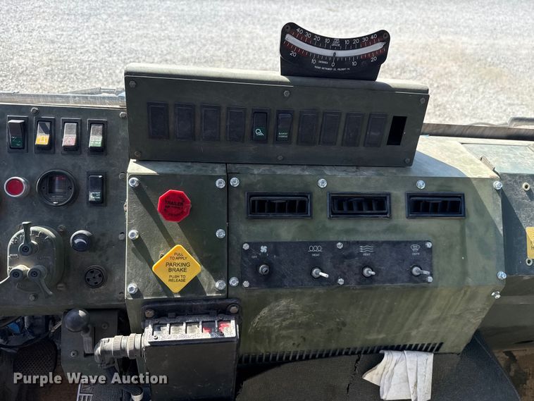 image for item EH7511 2001 Stewart Stevenson M1088A1 flatbed truck