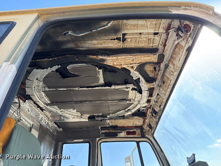 image for item EH7511 2001 Stewart Stevenson M1088A1 flatbed truck