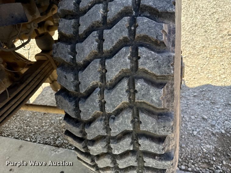 image for item EH7511 2001 Stewart Stevenson M1088A1 flatbed truck