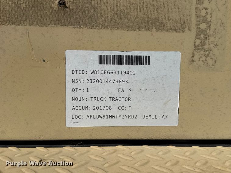 image for item EH7511 2001 Stewart Stevenson M1088A1 flatbed truck