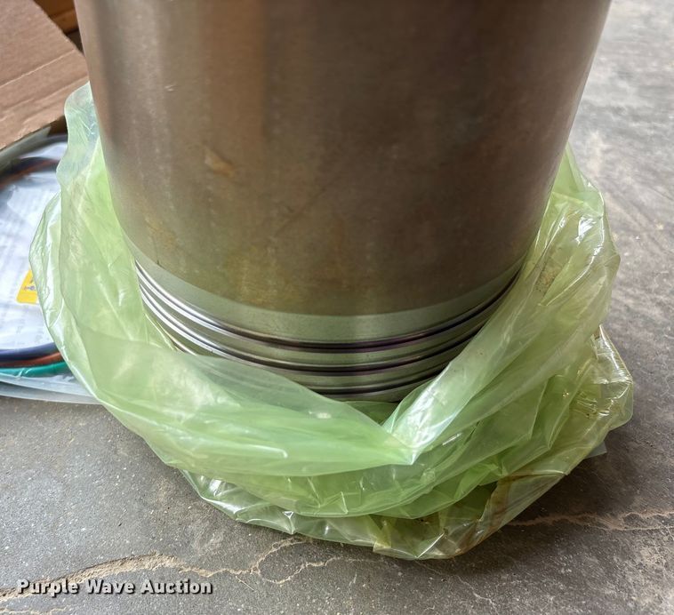 image for item EJ7669 Caterpillar C15 engine rebuild kit