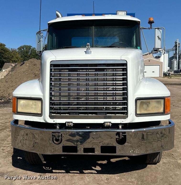 image for item EL0001 1992 Mack CH613 dump truck