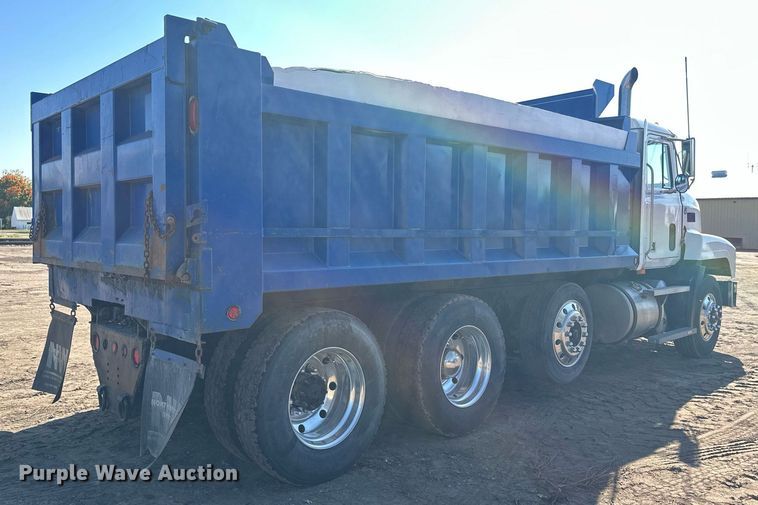 image for item EL0001 1992 Mack CH613 dump truck