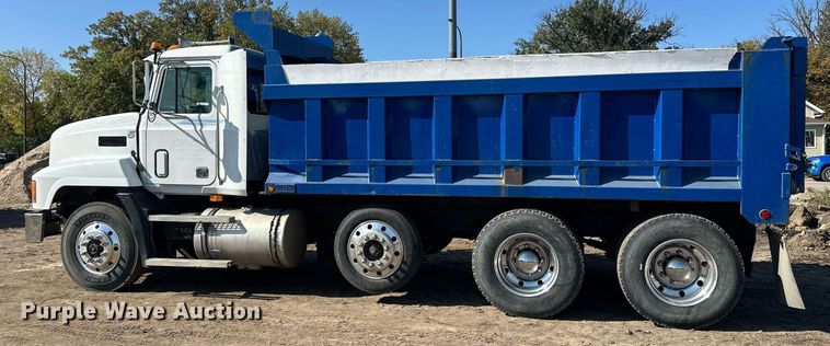 image for item EL0001 1992 Mack CH613 dump truck