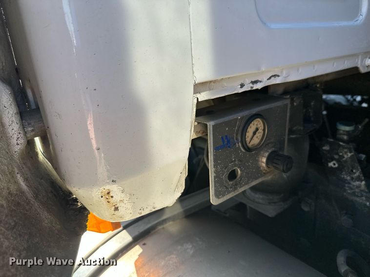 image for item EL0001 1992 Mack CH613 dump truck