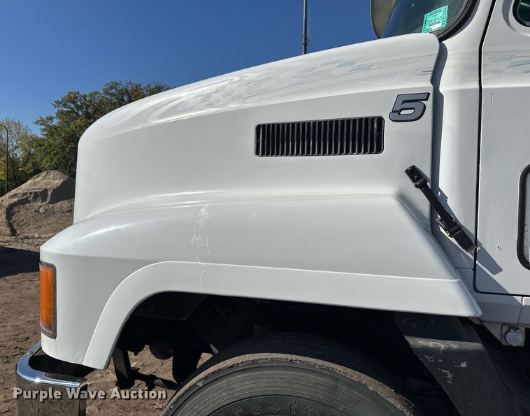 image for item EL0001 1992 Mack CH613 dump truck