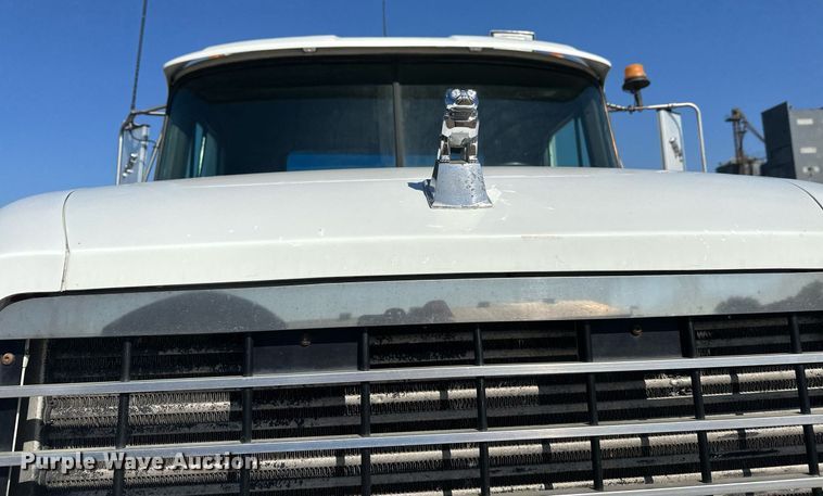 image for item EL0001 1992 Mack CH613 dump truck