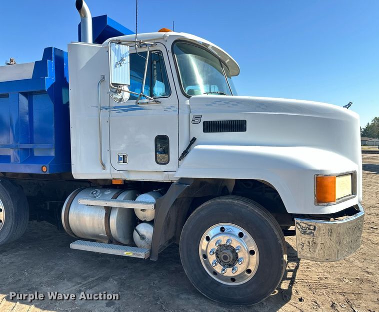 image for item EL0001 1992 Mack CH613 dump truck