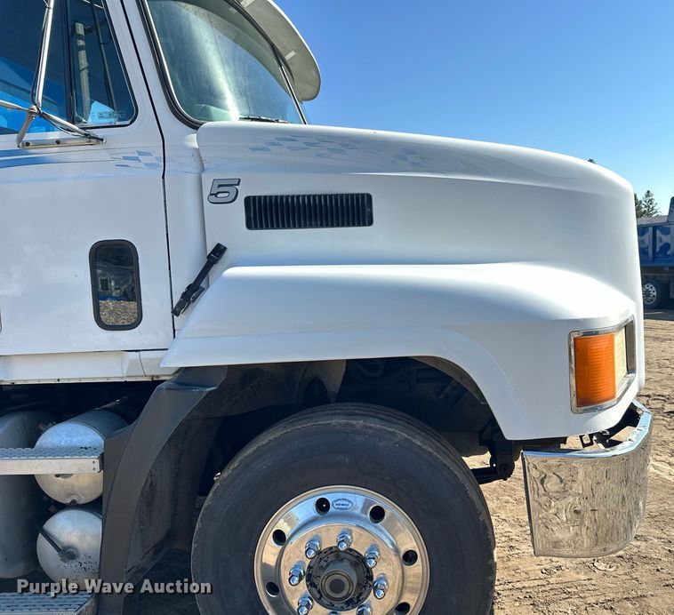 image for item EL0001 1992 Mack CH613 dump truck