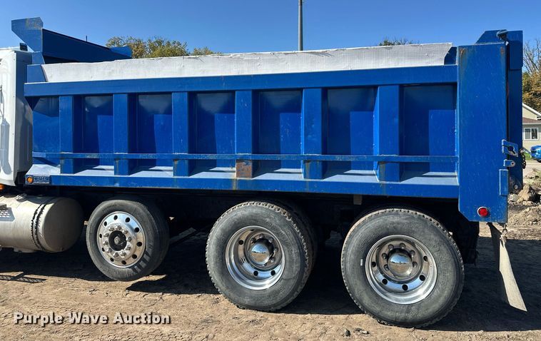 image for item EL0001 1992 Mack CH613 dump truck