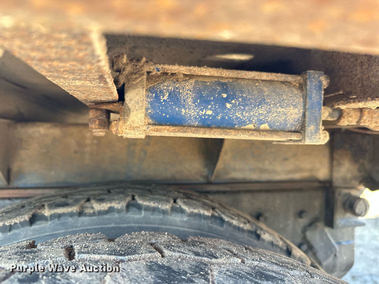 image for item EL0001 1992 Mack CH613 dump truck