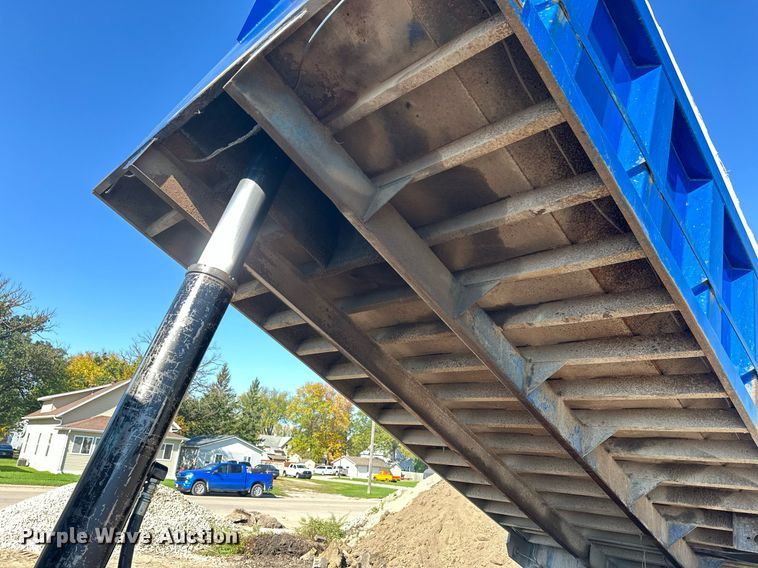 image for item EL0001 1992 Mack CH613 dump truck