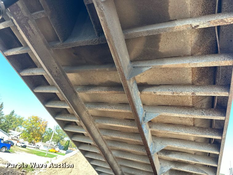 image for item EL0001 1992 Mack CH613 dump truck