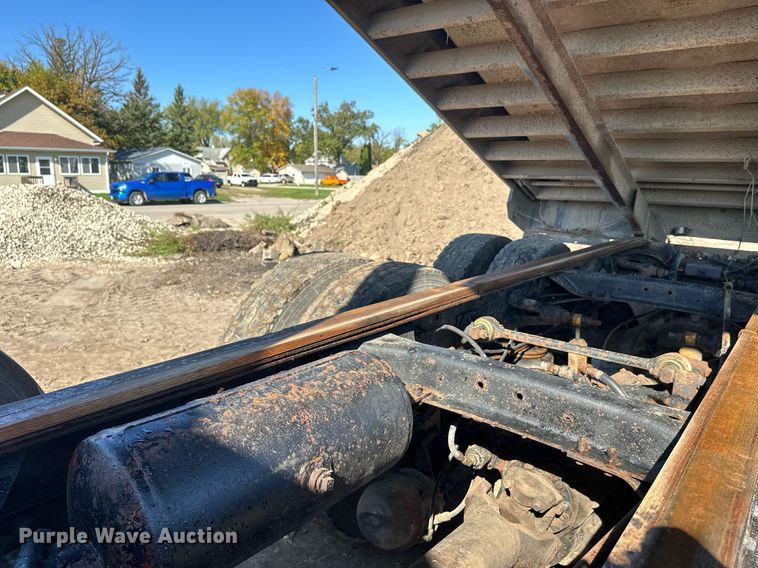 image for item EL0001 1992 Mack CH613 dump truck