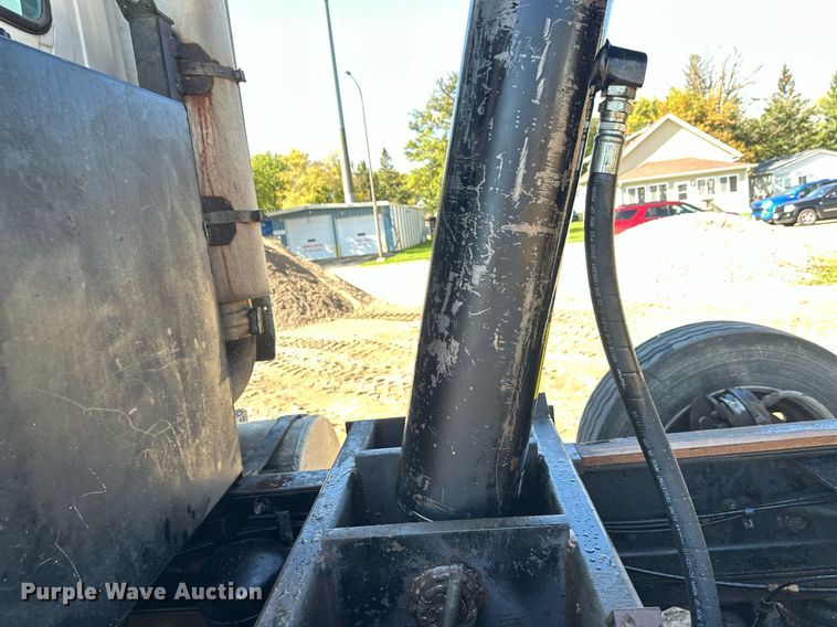 image for item EL0001 1992 Mack CH613 dump truck