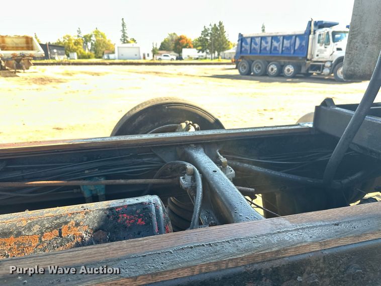 image for item EL0001 1992 Mack CH613 dump truck