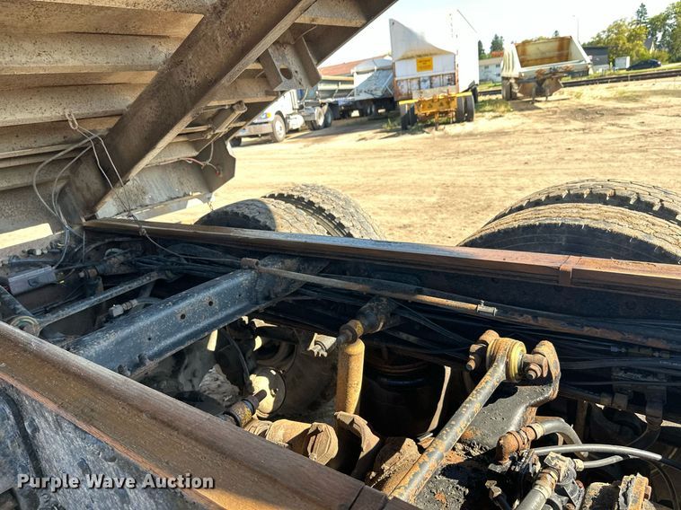 image for item EL0001 1992 Mack CH613 dump truck