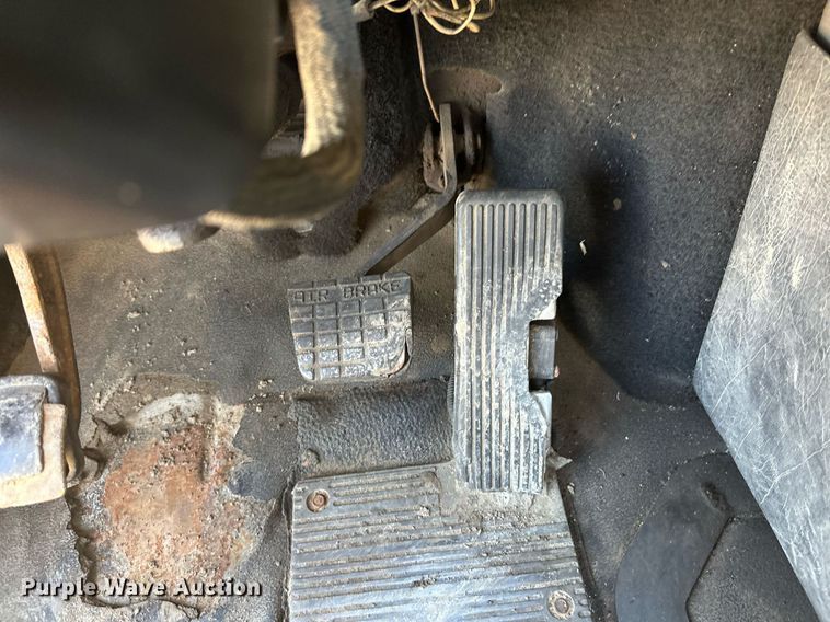 image for item EL0001 1992 Mack CH613 dump truck