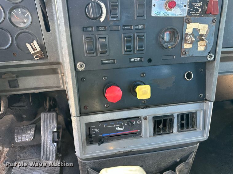 image for item EL0001 1992 Mack CH613 dump truck