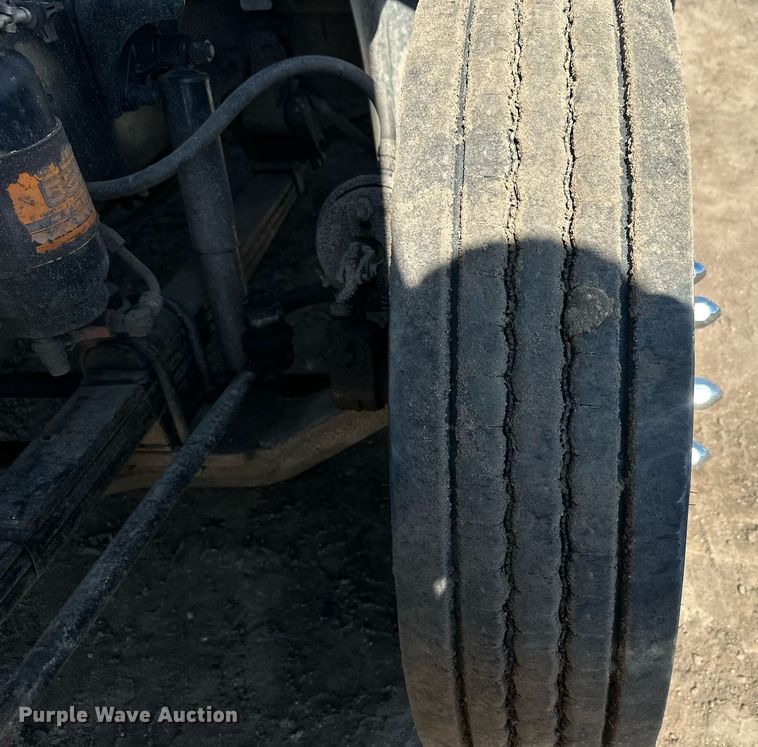 image for item EL0001 1992 Mack CH613 dump truck