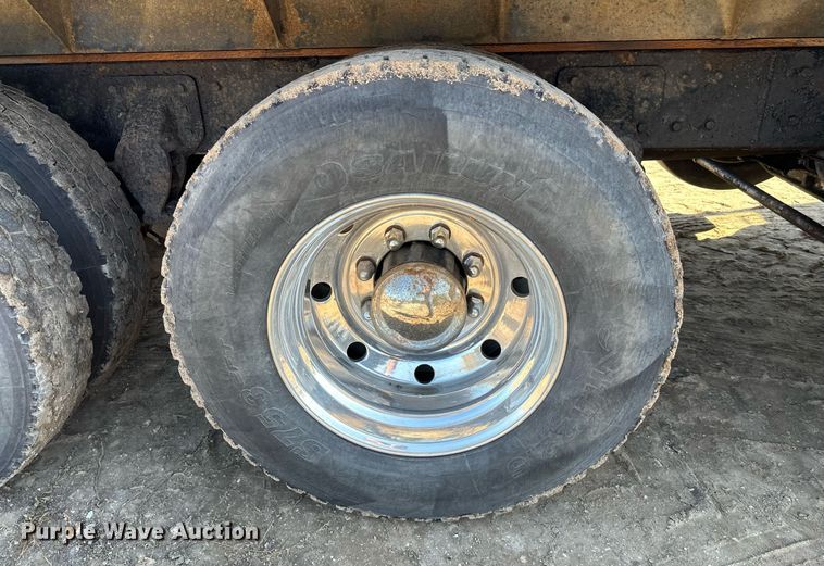 image for item EL0001 1992 Mack CH613 dump truck