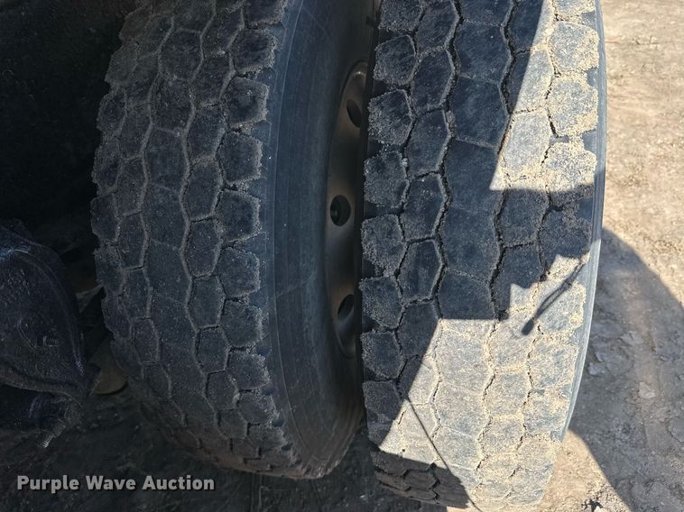 image for item EL0001 1992 Mack CH613 dump truck