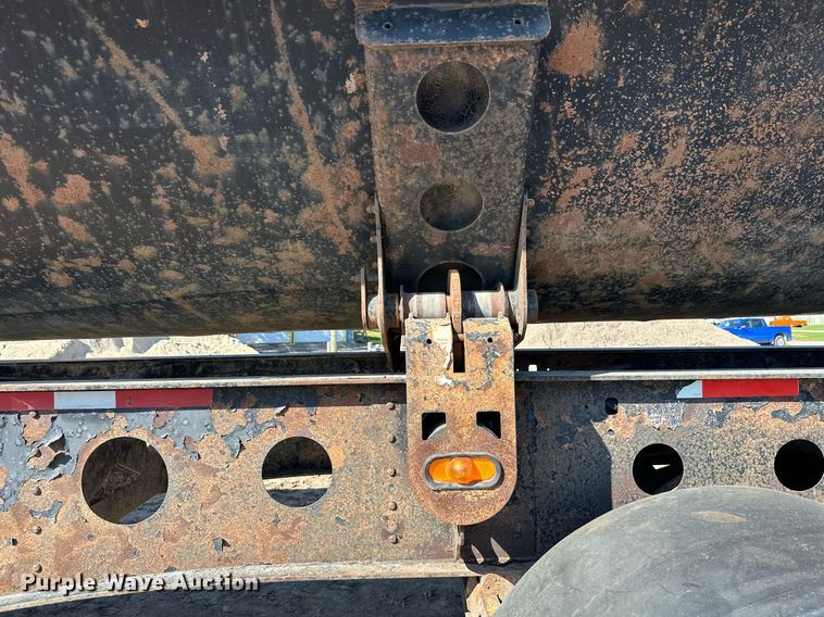 image for item EL0002 2006 Sidump'r side dump trailer