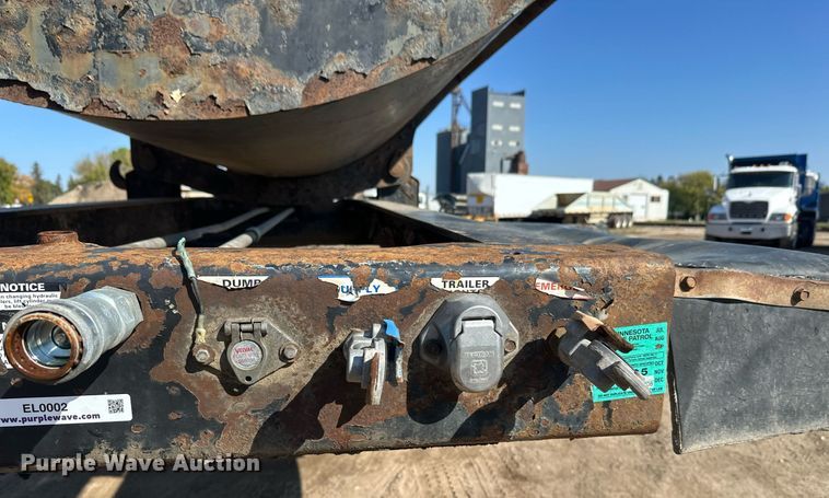 image for item EL0002 2006 Sidump'r side dump trailer