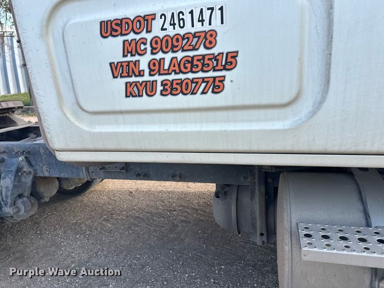 image for item EL0023 2009 Freightliner Cascadia semi truck