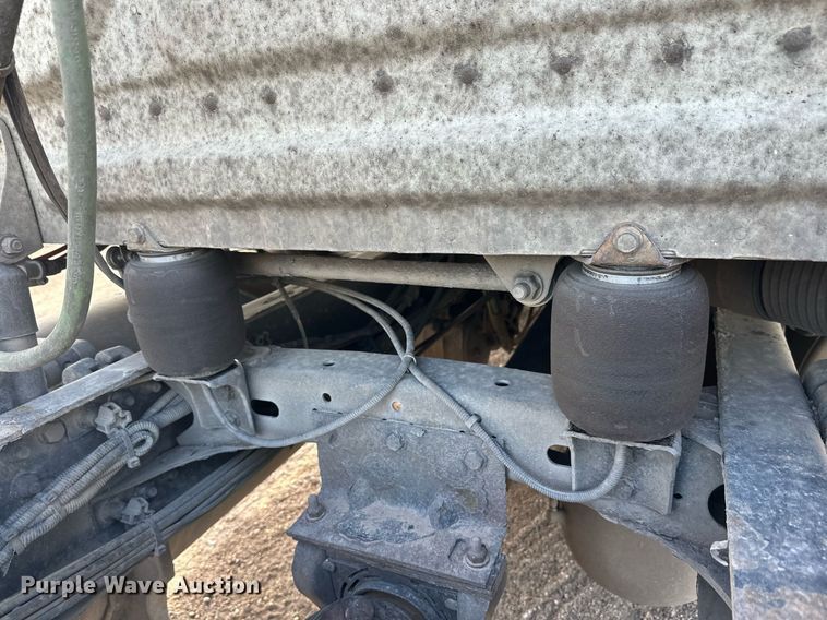 image for item EL0023 2009 Freightliner Cascadia semi truck