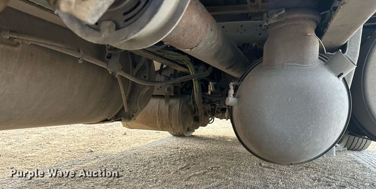 image for item EL0023 2009 Freightliner Cascadia semi truck