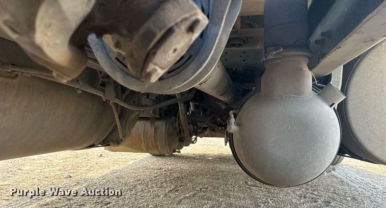 image for item EL0023 2009 Freightliner Cascadia semi truck