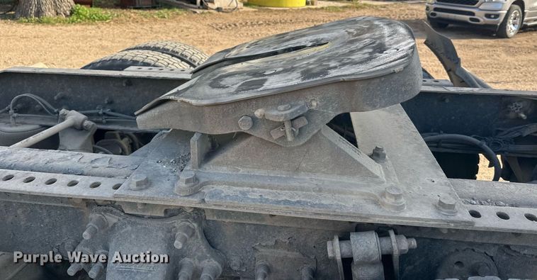 image for item EL0023 2009 Freightliner Cascadia semi truck