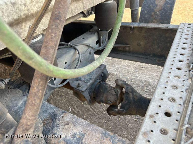 image for item EL0023 2009 Freightliner Cascadia semi truck