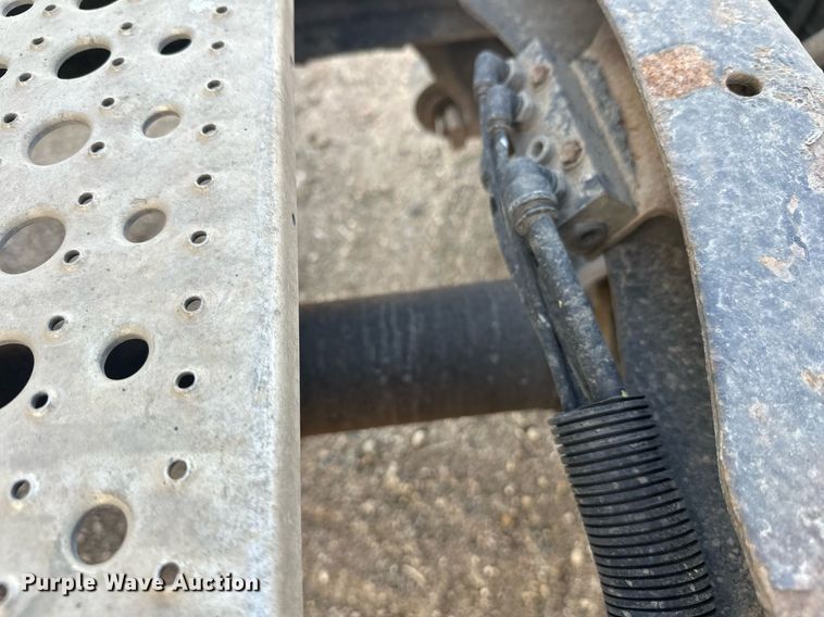 image for item EL0023 2009 Freightliner Cascadia semi truck