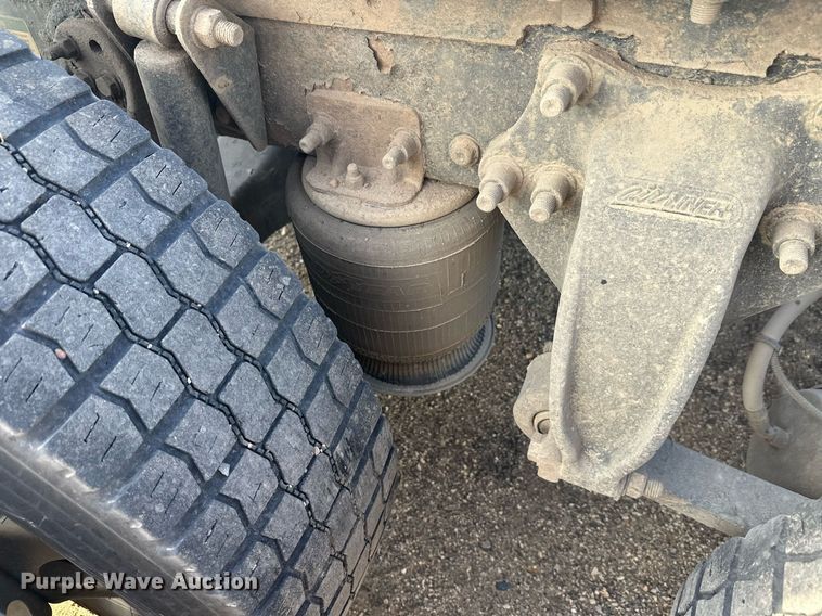 image for item EL0023 2009 Freightliner Cascadia semi truck