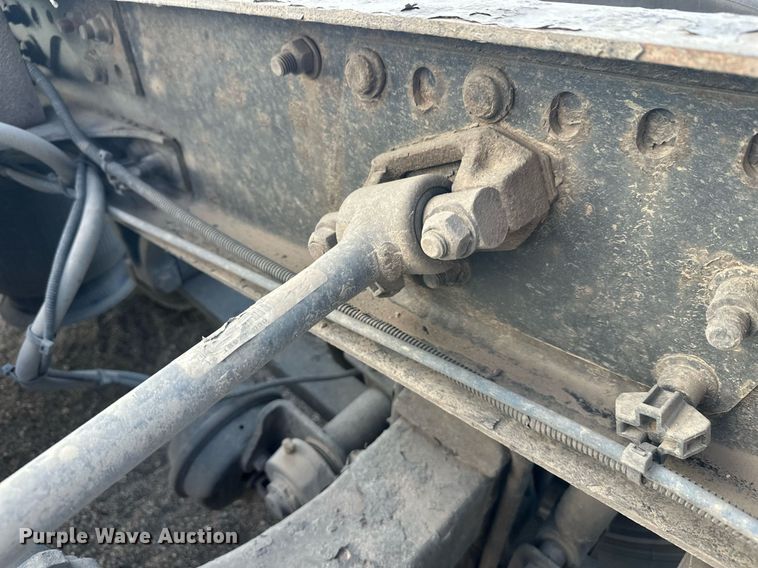 image for item EL0023 2009 Freightliner Cascadia semi truck