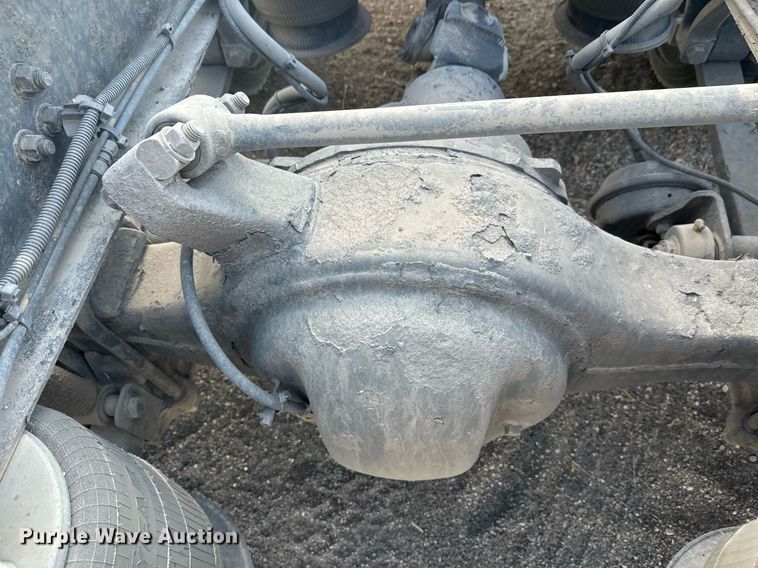 image for item EL0023 2009 Freightliner Cascadia semi truck