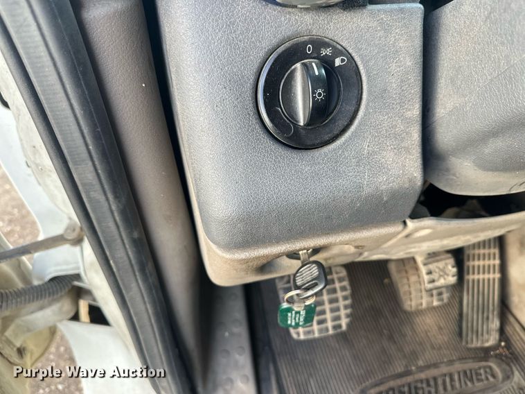 image for item EL0023 2009 Freightliner Cascadia semi truck