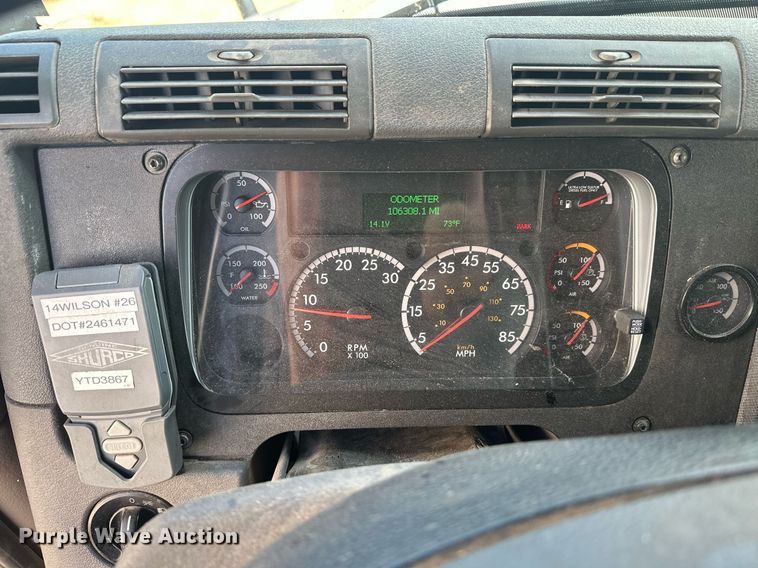 image for item EL0023 2009 Freightliner Cascadia semi truck