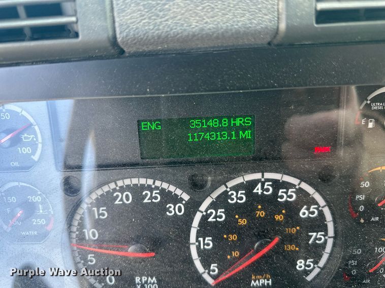 image for item EL0023 2009 Freightliner Cascadia semi truck