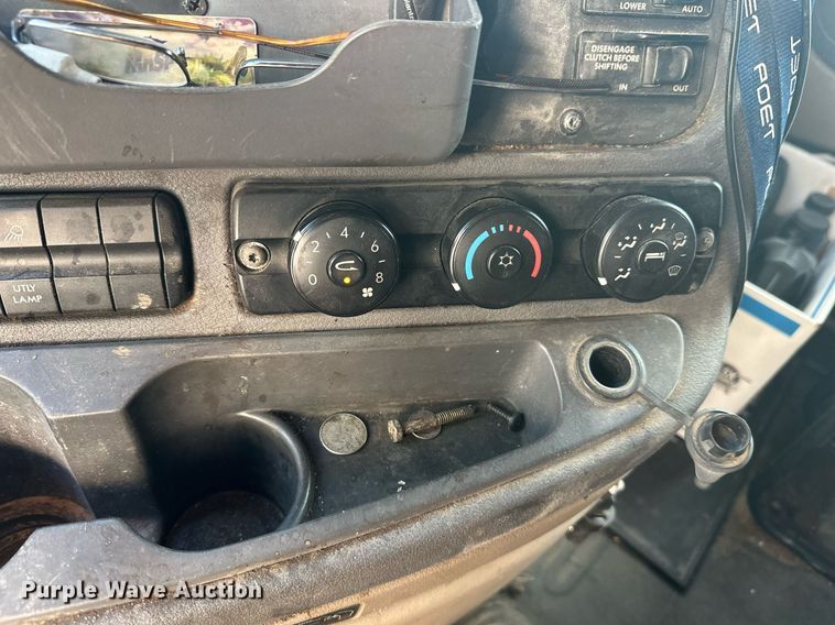 image for item EL0023 2009 Freightliner Cascadia semi truck