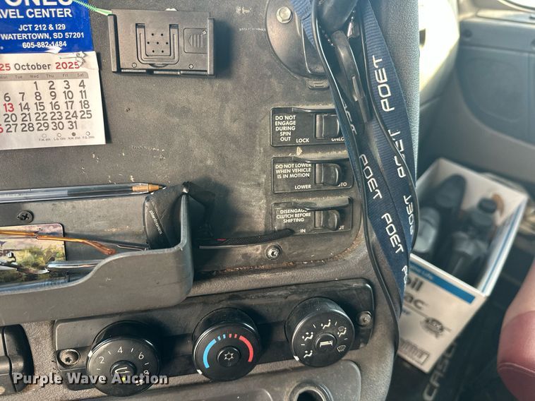 image for item EL0023 2009 Freightliner Cascadia semi truck