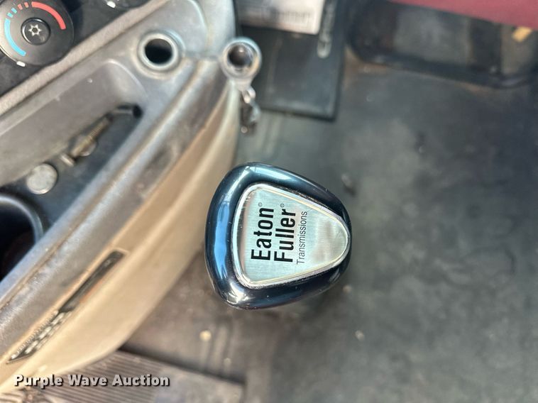 image for item EL0023 2009 Freightliner Cascadia semi truck