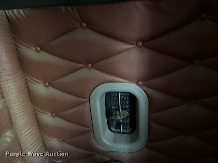 image for item EL0023 2009 Freightliner Cascadia semi truck