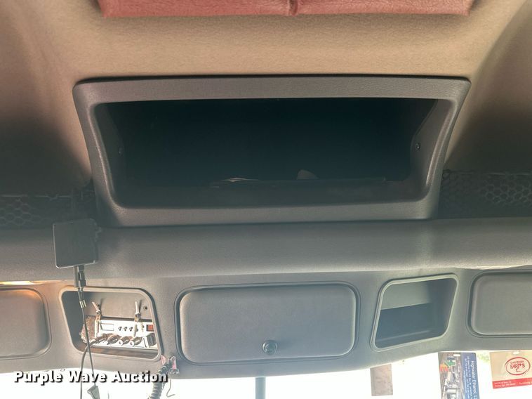 image for item EL0023 2009 Freightliner Cascadia semi truck