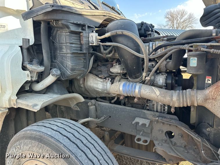 image for item EL0023 2009 Freightliner Cascadia semi truck