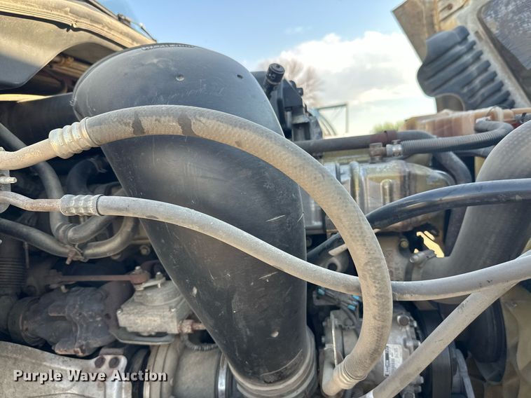 image for item EL0023 2009 Freightliner Cascadia semi truck